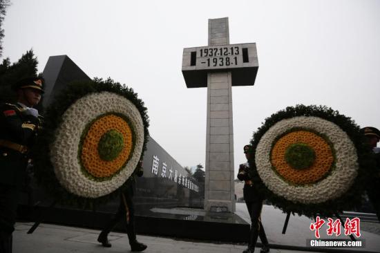 12��13�գ��Ͼ�����ɱ�����߹��ҹ�����ʽ���ֻ��վ��Ͼ�����ɱ����ͬ������ݾ��У�����30������ͬ����ͼΪ�Ͼ�����ɱ�����߹��ҹ�����ʽ�ֳ��� �� ��