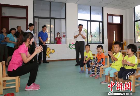 ��ɳ������ѧУ����6��פ��ְ����������Ů��ѧ����ɳ��ί��ǡ��г�Ф��������ѧУ���С��������� ��