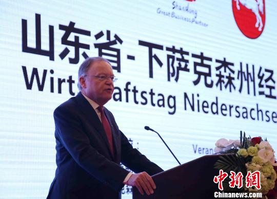 ������ɭ���ݳ�˹�ط��������ڽ������Ͻ��ܸ��ݵ��������ɳ���� ��