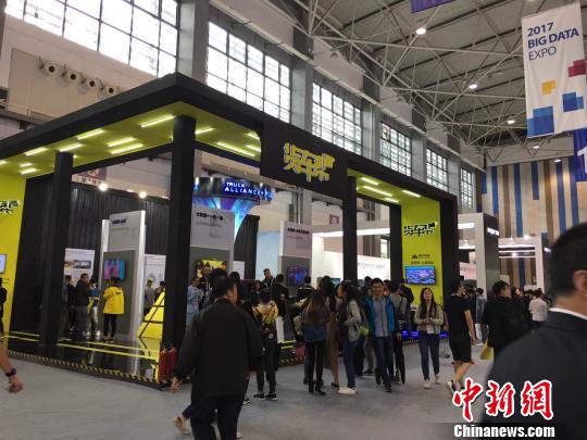 ͼΪ�������ϵĻ�����չ̨��