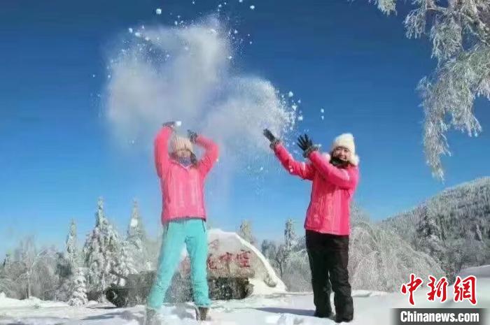 �����ڷ��ɽ����Ϸѩ�� ���ɽ������ͼ ��